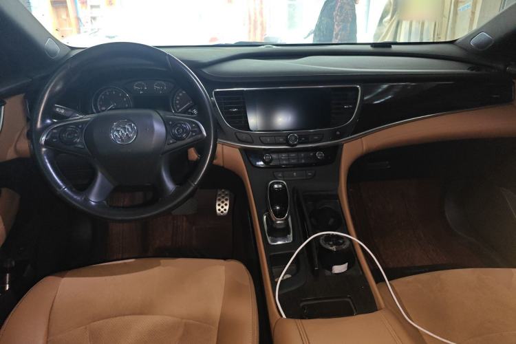 Used Buick LaCrosse 2018 28T Elite Edition Center Console