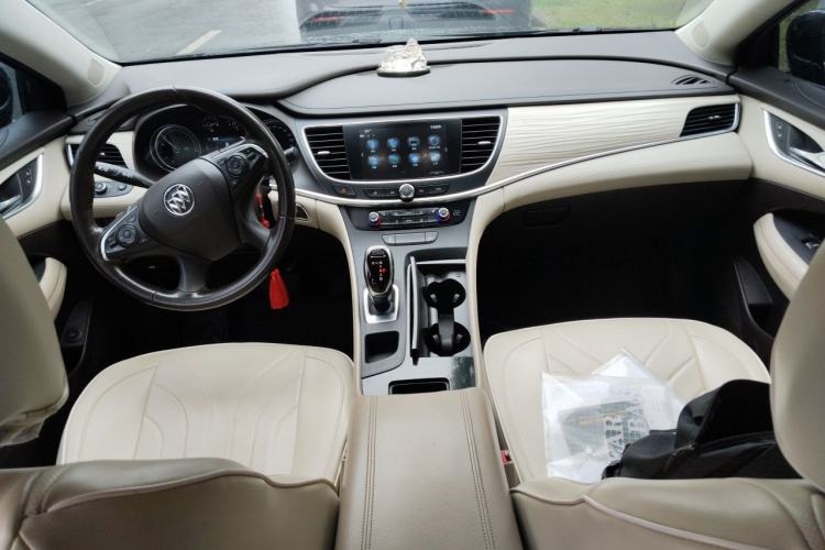 Used Buick LaCrosse 2018 30H Elite Edition Center Console