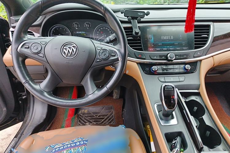 Used Buick LaCrosse 2018 28T Elite Edition Center Console