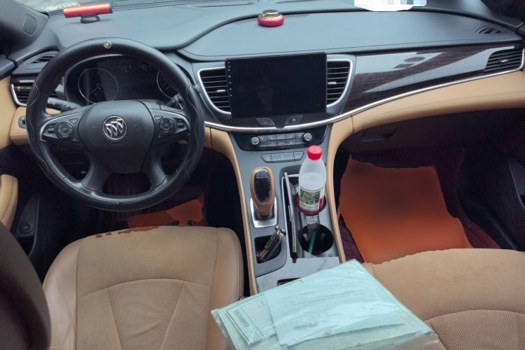 Used Buick LaCrosse 2018 28T Elite Edition Center Console