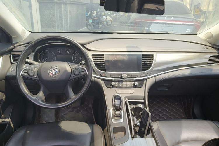 Used Buick LaCrosse 2018 20T Elite Edition Center Console