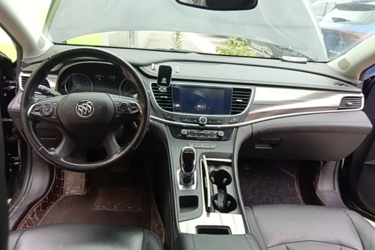 Used Buick LaCrosse 2018 20T Elite Edition Center Console