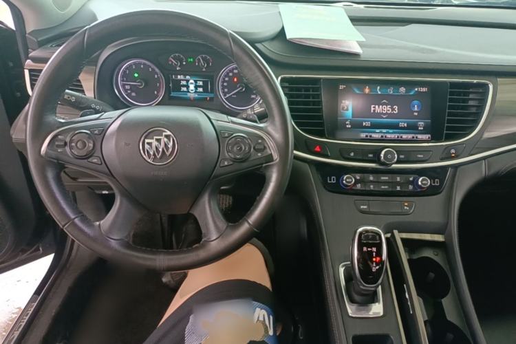 Used Buick LaCrosse 2018 20T Elite Edition Center Console