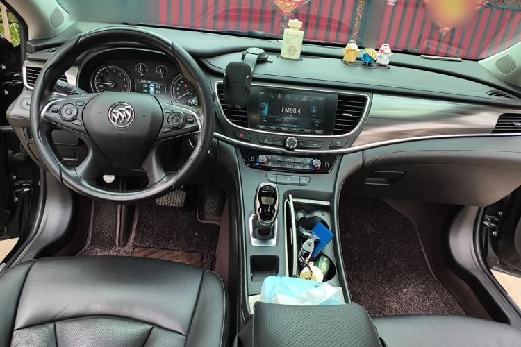 Used Buick LaCrosse 2018 20T Luxury Model Center Console