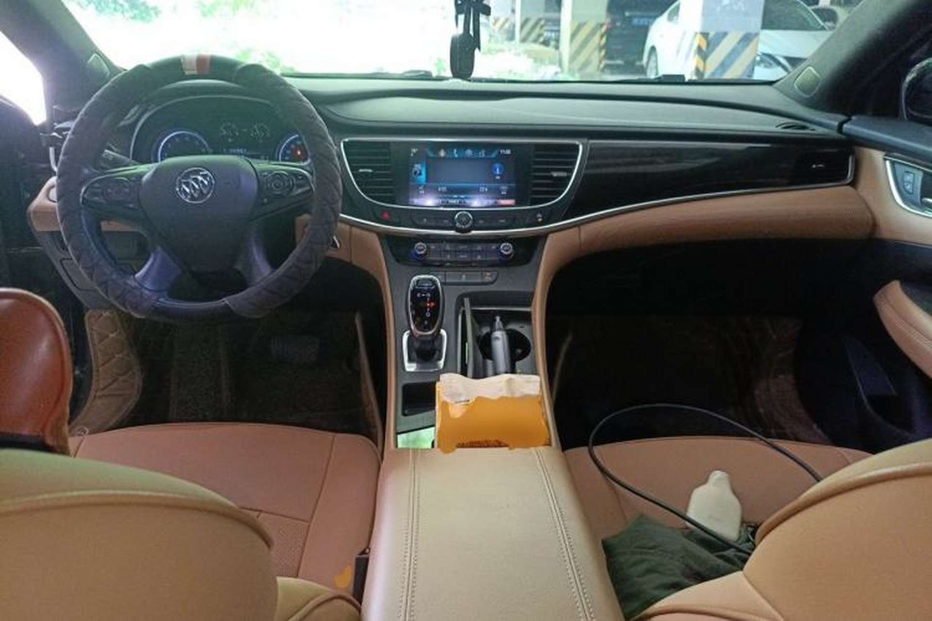 Used Buick LaCrosse 2018 28T Elite Edition Center Console