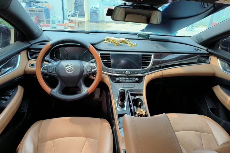 Used Buick LaCrosse 2018 28T Luxury Model Center Console