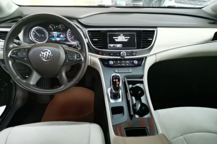 Used Buick LaCrosse 2018 30H Elite Edition Center Console