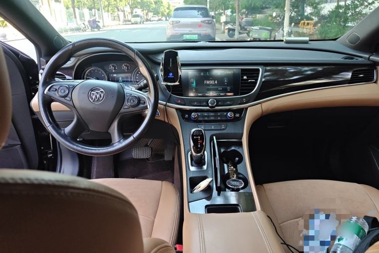 Used Buick LaCrosse 2018 28T Elite Edition Center Console
