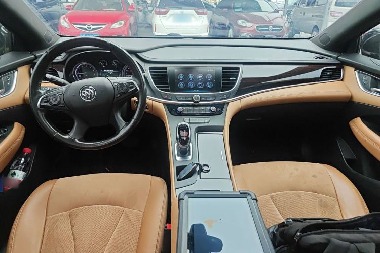 Used Buick LaCrosse 2018 28T Elite Edition Center Console