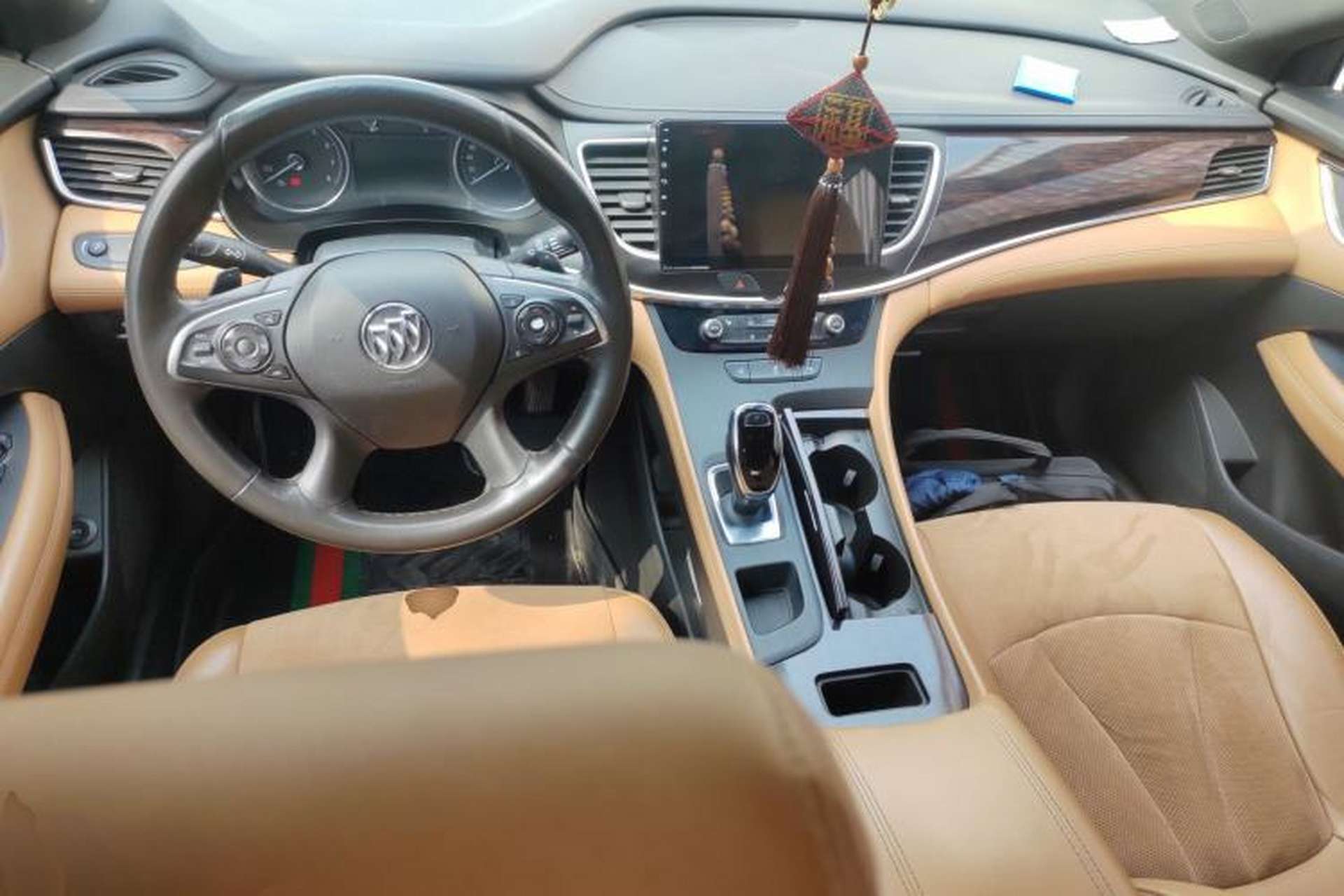 Used Buick LaCrosse 2018 28T Elite Edition Center Console