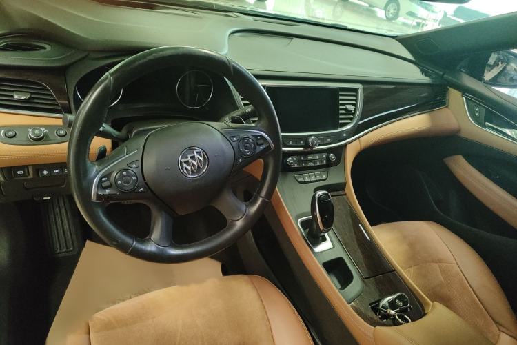 Used Buick LaCrosse 2018 20T Luxury Model Center Console