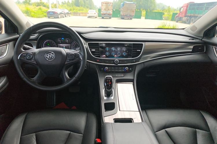 Used Buick LaCrosse 2018 20T Elite Edition Center Console