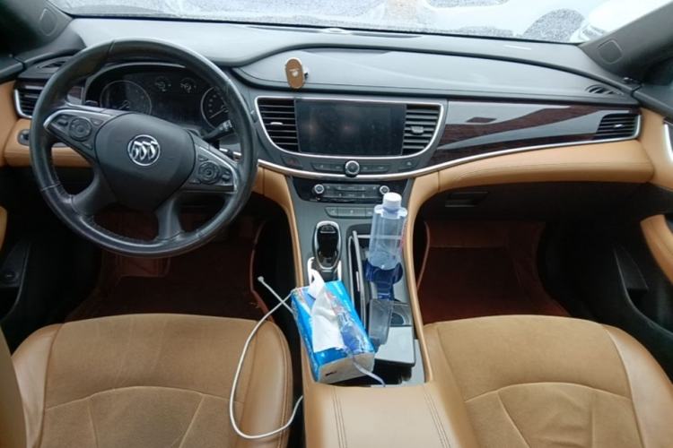 Used Buick LaCrosse 2018 28T Elite Edition Center Console