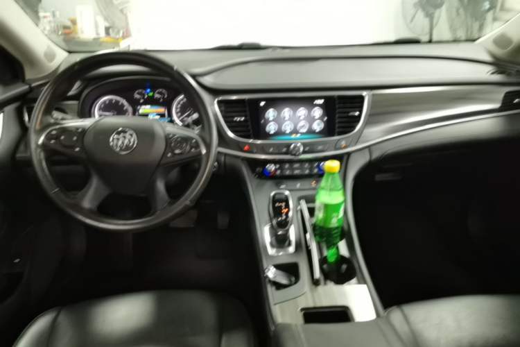 Used Buick LaCrosse 2018 20T Elite Edition Center Console