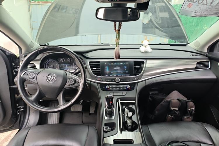 Used Buick LaCrosse 2018 20T Elite Edition Center Console