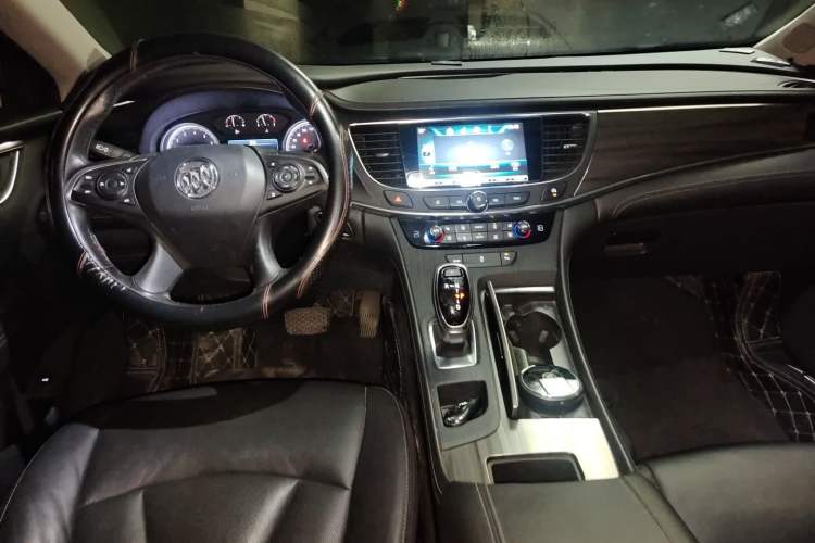 Used Buick LaCrosse 2018 20T Elite Edition Center Console