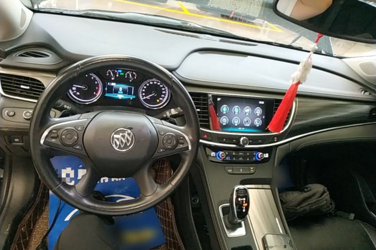 Used Buick LaCrosse 2018 20T Elite Edition Center Console