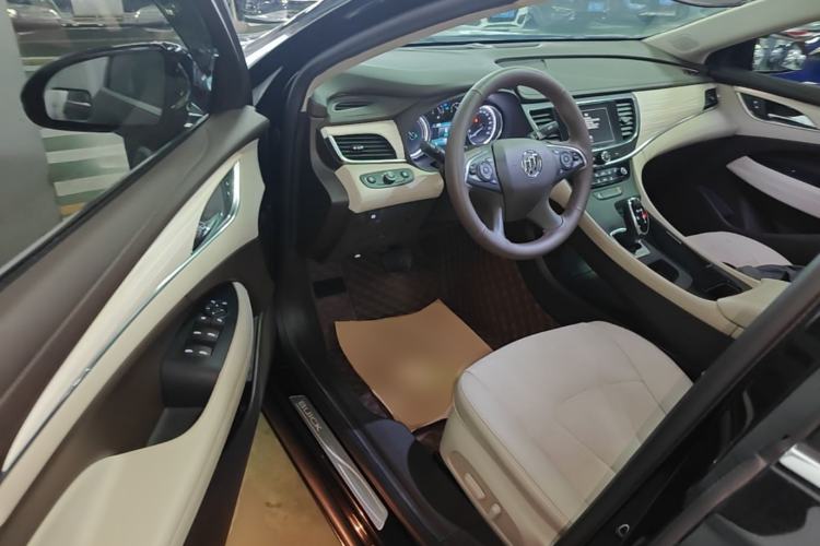 Used Buick LaCrosse 2018 30H Elite Edition Driver Seat