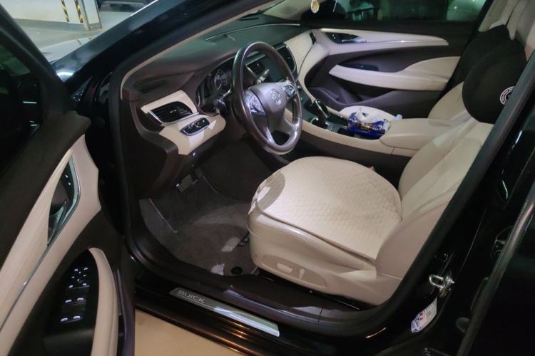 Used Buick LaCrosse 2018 30H Luxury Edition Driver Seat