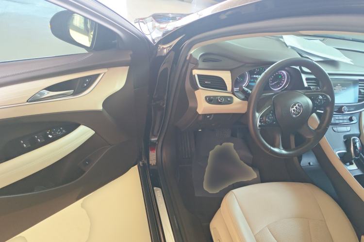 Used Buick LaCrosse 2018 30H Elite Edition Driver Seat