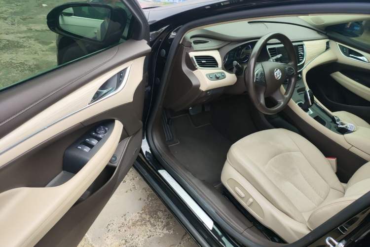 Used Buick LaCrosse 2018 30H Elite Edition Driver Seat
