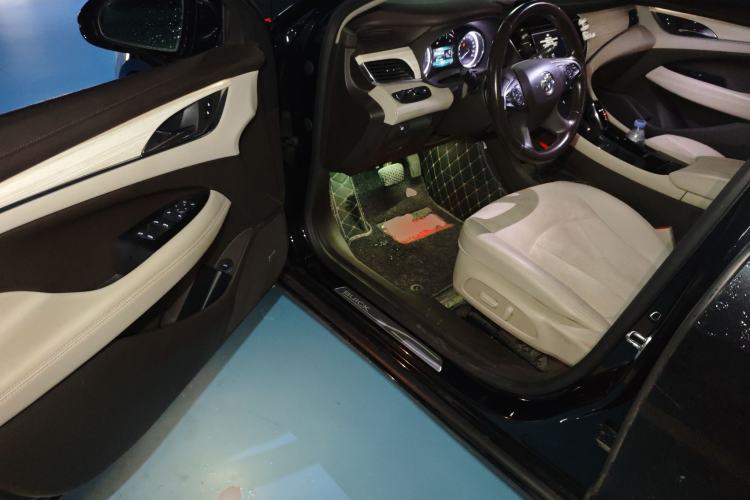 Used Buick LaCrosse 2018 30H Elite Edition Driver Seat