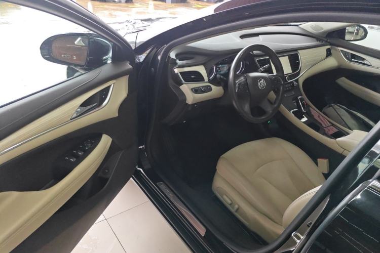 Used Buick LaCrosse 2018 30H Elite Edition Driver Seat