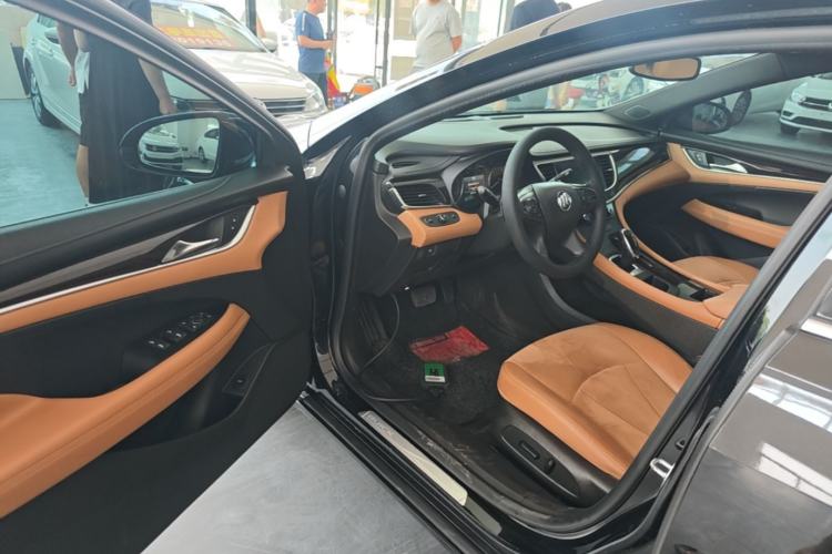 Used Buick LaCrosse 2018 28T Elite Edition Driver Seat