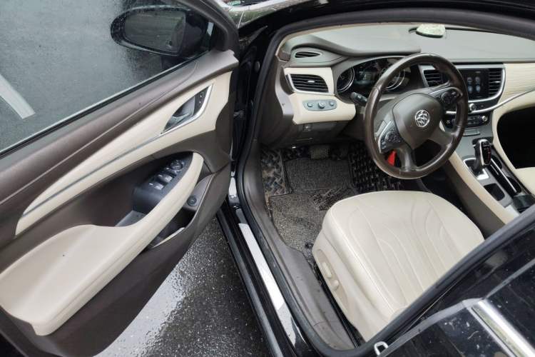 Used Buick LaCrosse 2018 30H Elite Edition Driver Seat