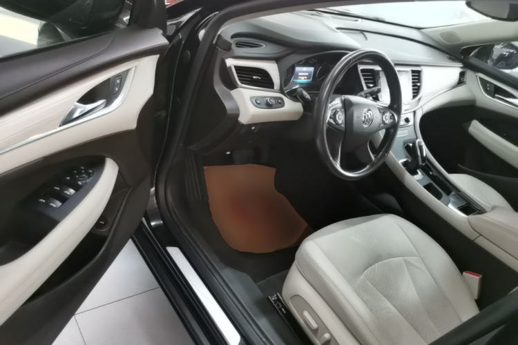 Used Buick LaCrosse 2018 30H Elite Edition Driver Seat