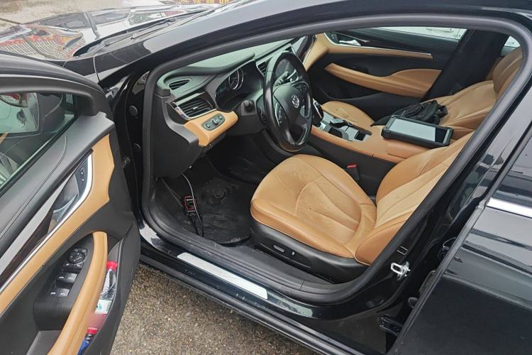 Used Buick LaCrosse 2018 28T Elite Edition Driver Seat