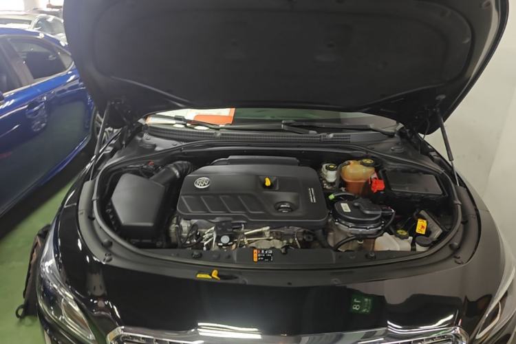 Used Buick LaCrosse 2018 30H Elite Edition Engine Bay