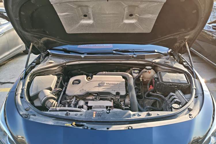 Used Buick LaCrosse 2018 20T Elite Edition Engine Bay