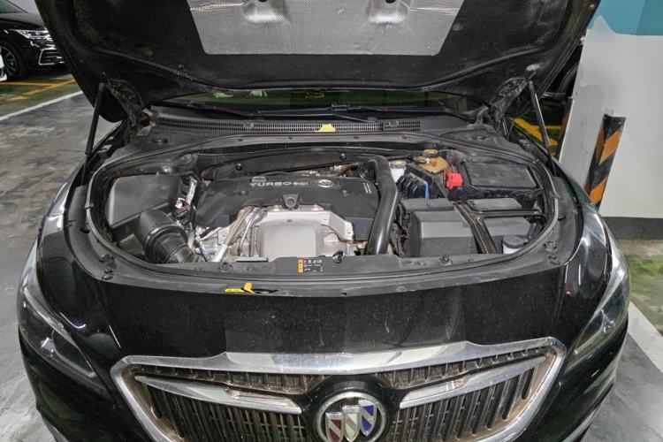 Used Buick LaCrosse 2018 28T Elite Edition Engine Bay