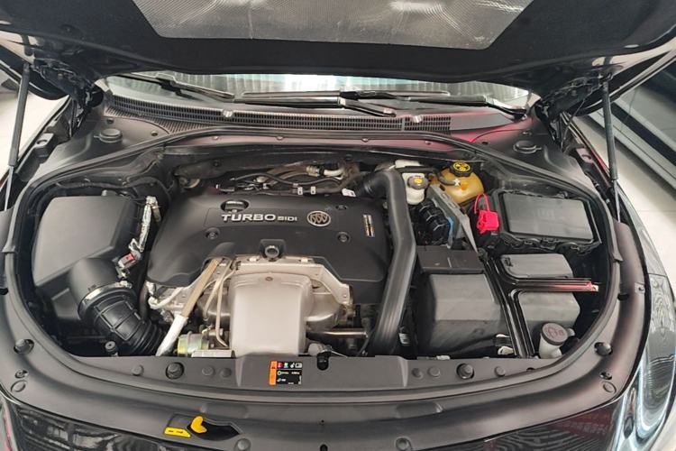 Used Buick LaCrosse 2018 28T Elite Edition Engine Bay