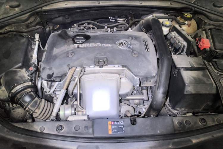 Used Buick LaCrosse 2018 28T Elite Edition Engine Bay
