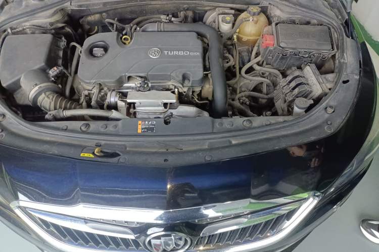 Used Buick LaCrosse 2018 20T Elite Edition Engine Bay
