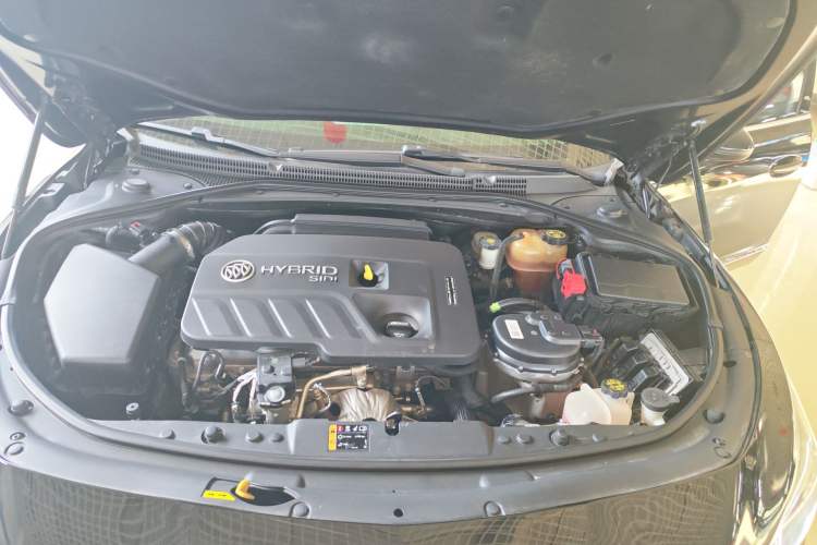 Used Buick LaCrosse 2018 30H Elite Edition Engine Bay