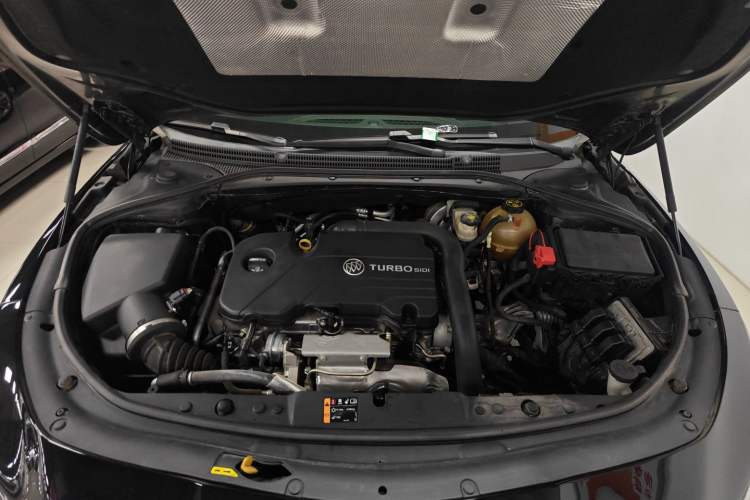 Used Buick LaCrosse 2018 20T Luxury Model Engine Bay