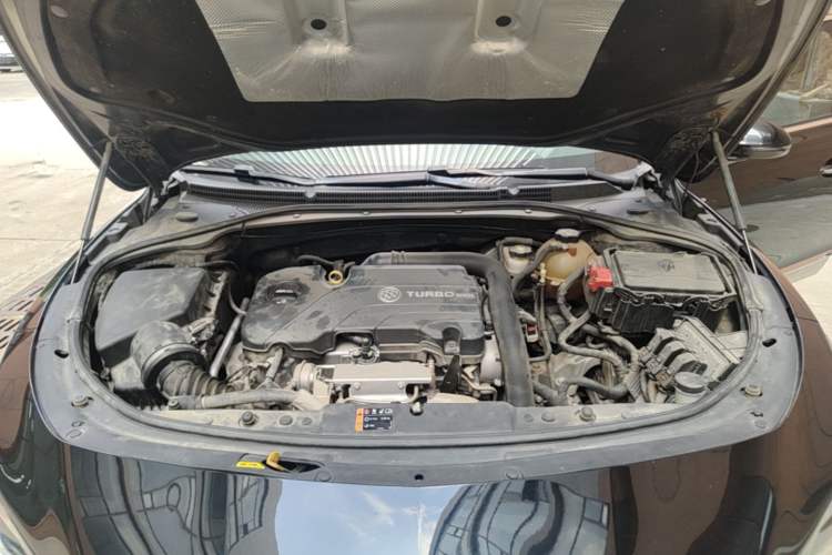 Used Buick LaCrosse 2018 20T Elite Edition Engine Bay