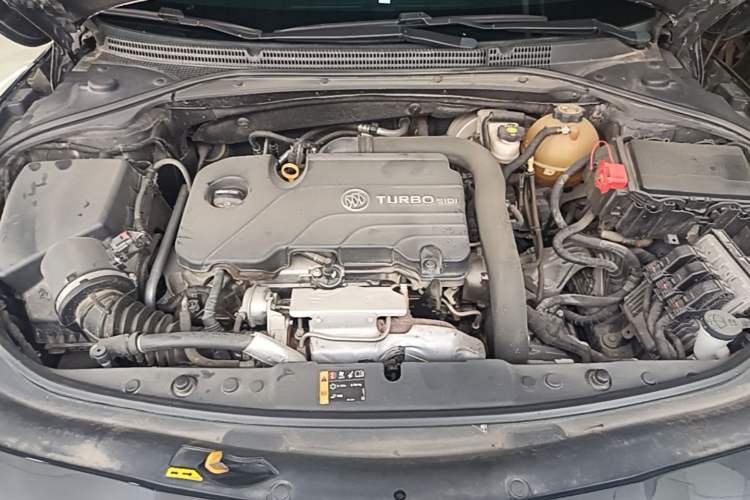 Used Buick LaCrosse 2018 20T Elite Edition Engine Bay
