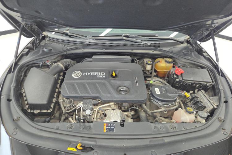 Used Buick LaCrosse 2018 30H Elite Edition Engine Bay