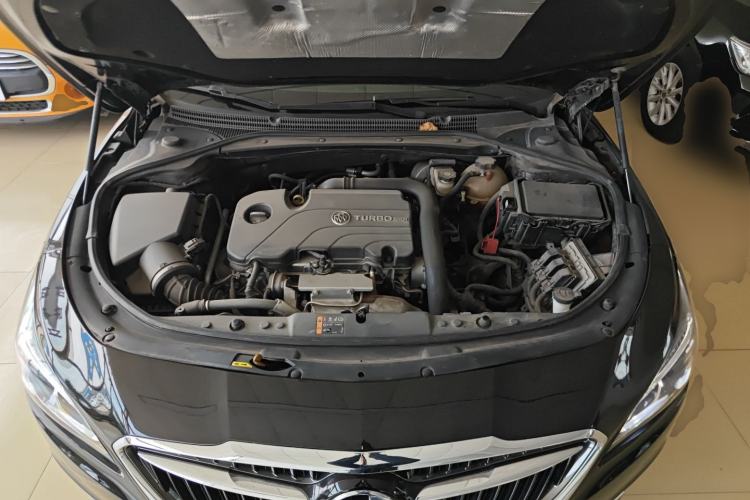 Used Buick LaCrosse 2018 20T Elite Edition Engine Bay
