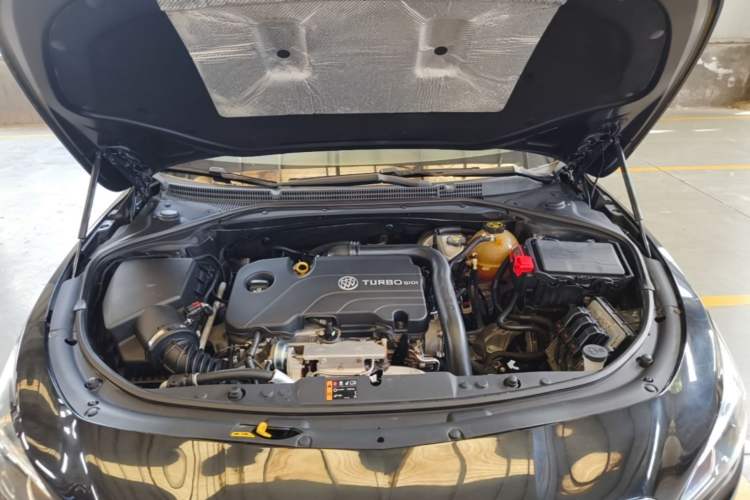 Used Buick LaCrosse 2018 20T Elite Edition Engine Bay