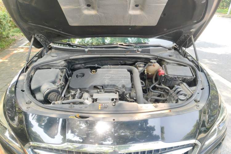 Used Buick LaCrosse 2018 20T Elite Edition Engine Bay