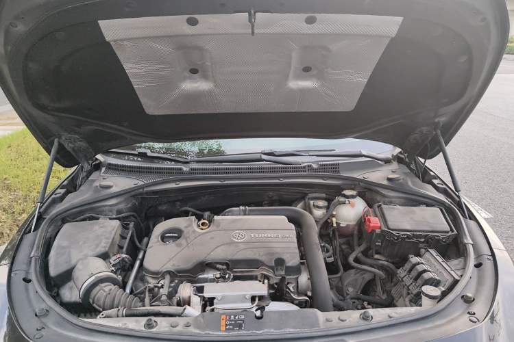 Used Buick LaCrosse 2018 20T Elite Edition Engine Bay
