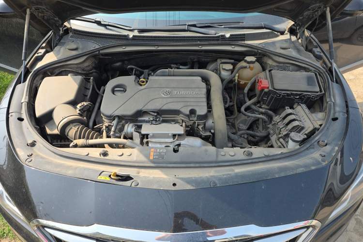 Used Buick LaCrosse 2018 20T Elite Edition Engine Bay
