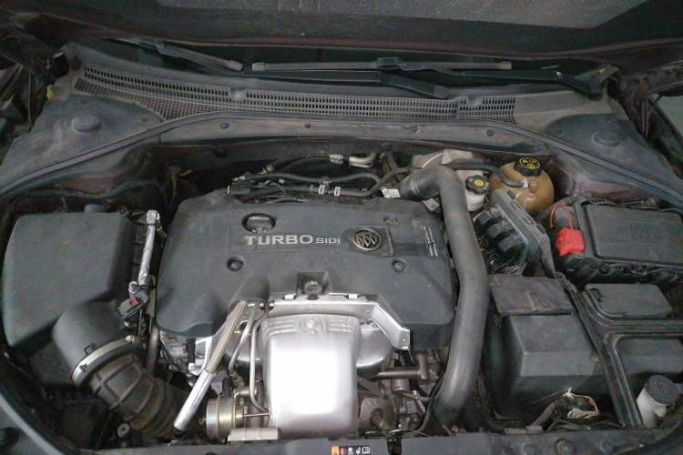 Used Buick LaCrosse 2018 28T Elite Edition Engine Bay