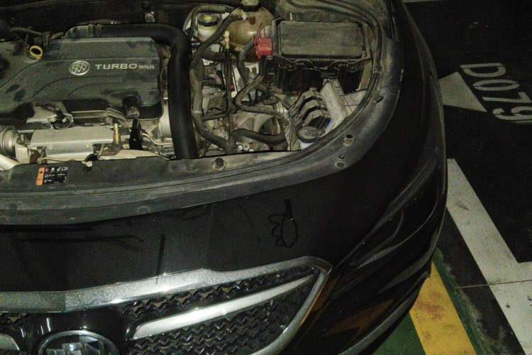 Used Buick LaCrosse 2018 20T Elite Edition Engine Bay Left