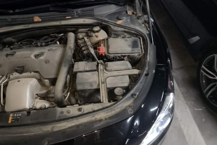 Used Buick LaCrosse 2018 28T Elite Edition Engine Bay Left